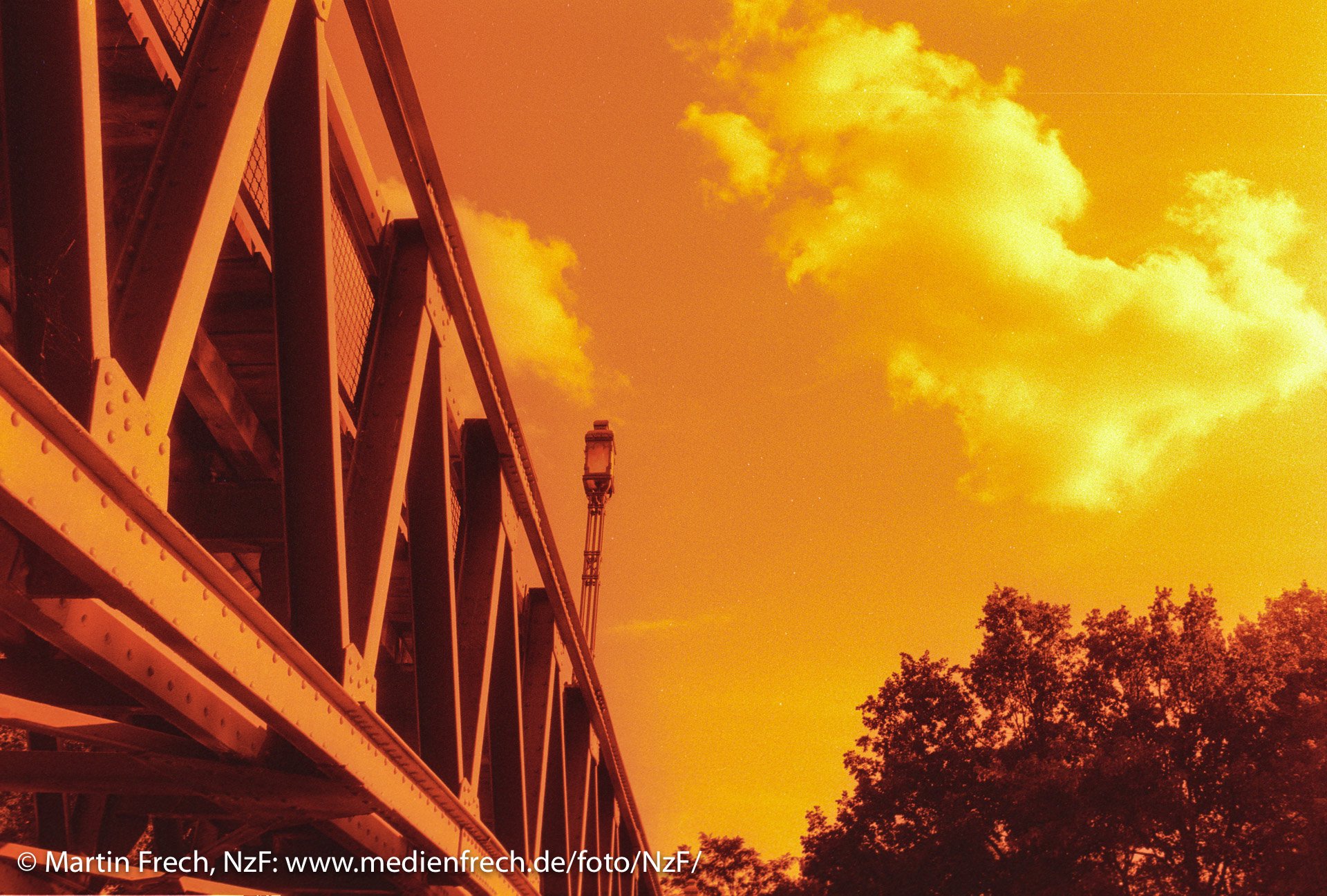 © Martin Frech: Edenkobener Steg, Berlin (Juli 2009, redscale)